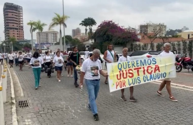 Família de Luiz Cláudio Salvado, assassinado em 2023 em Três Rios, realiza manifestação pedindo por justiça