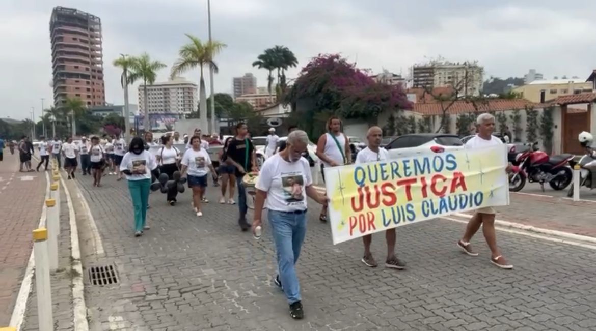 Família de Luiz Cláudio Salvado, assassinado em 2023 em Três Rios, realiza manifestação pedindo por justiça