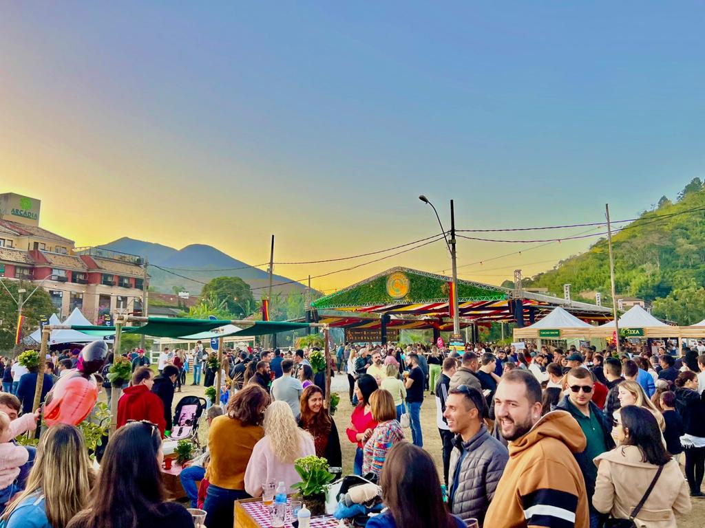 Celebração à cultura germânica retorna em setembro com nova edição da Oktoberfest Petrópolis