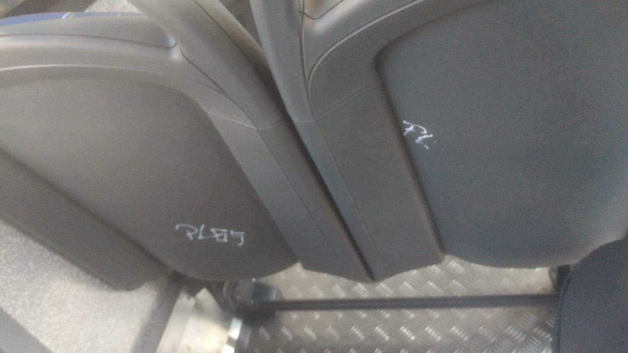 Três ônibus zero quilômetro da Cidade Real são pichados no Meio da Serra