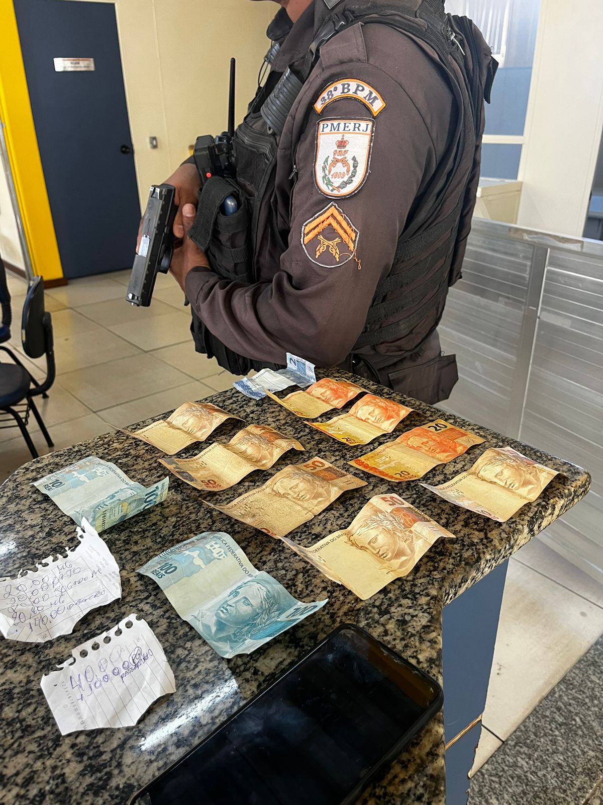 Homem é preso por associação ao tráfico de drogas em Três Rios
