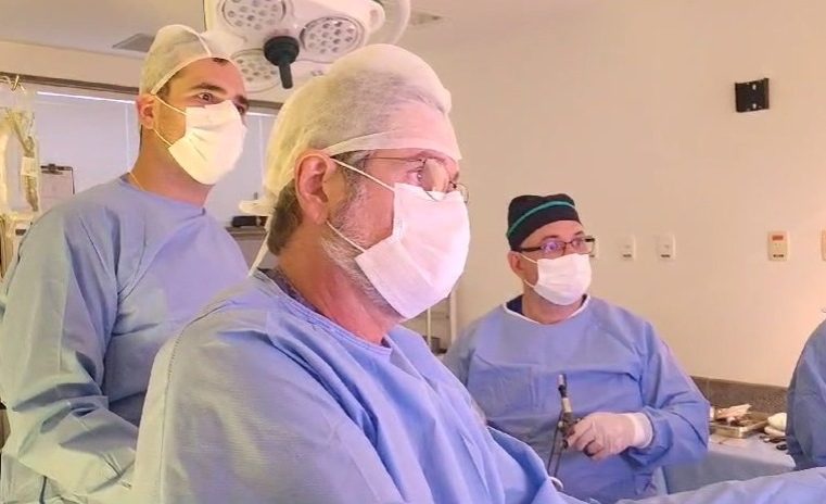 Cirurgia feita no Hospital SMH é transmitida em tempo real para instituições de dentro e fora do Brasil