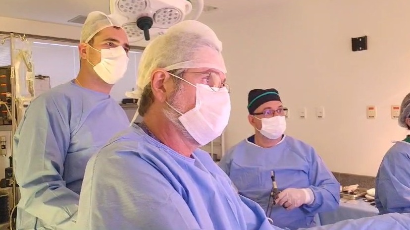 Cirurgia feita no Hospital SMH é transmitida em tempo real para instituições de dentro e fora do Brasil