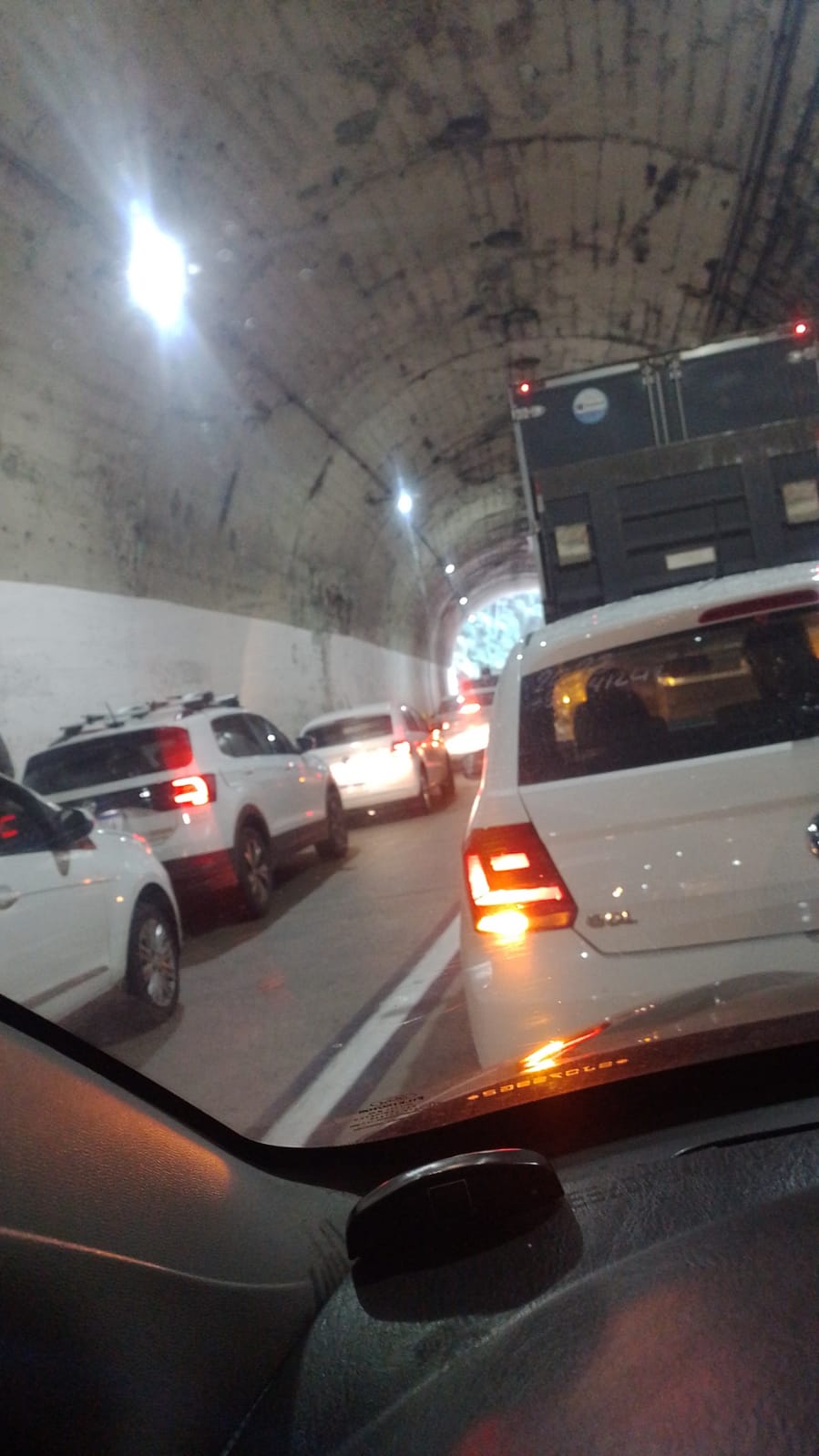 Acidente no Km 85 da Serra sentido Rio