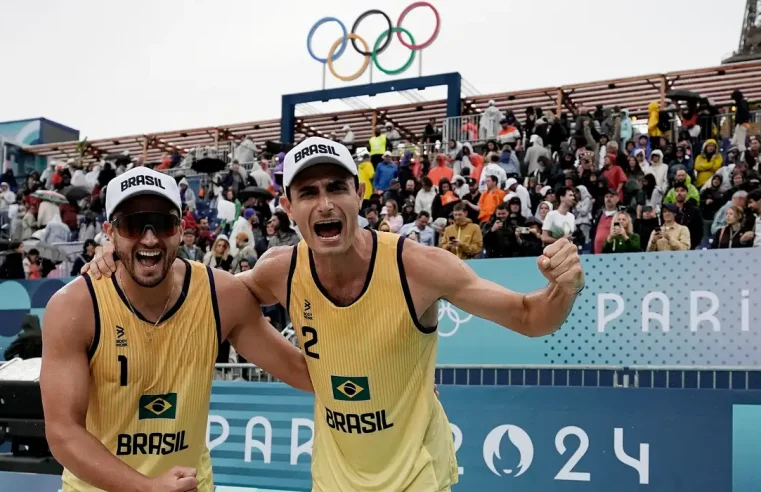 André e George sobram na estreia do vôlei de praia em Paris 2024
