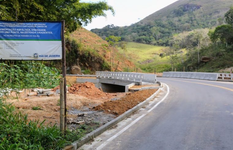 Cláudio Castro entrega obras de pavimentação e drenagem na Estrada Tiradentes, em Paraíba do Sul