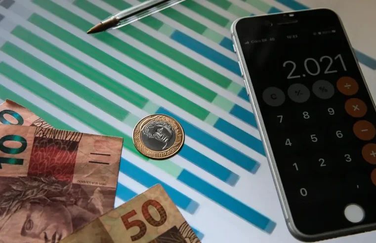 Com demanda interna aquecida, economia cresce 0,3% em maio, diz FGV