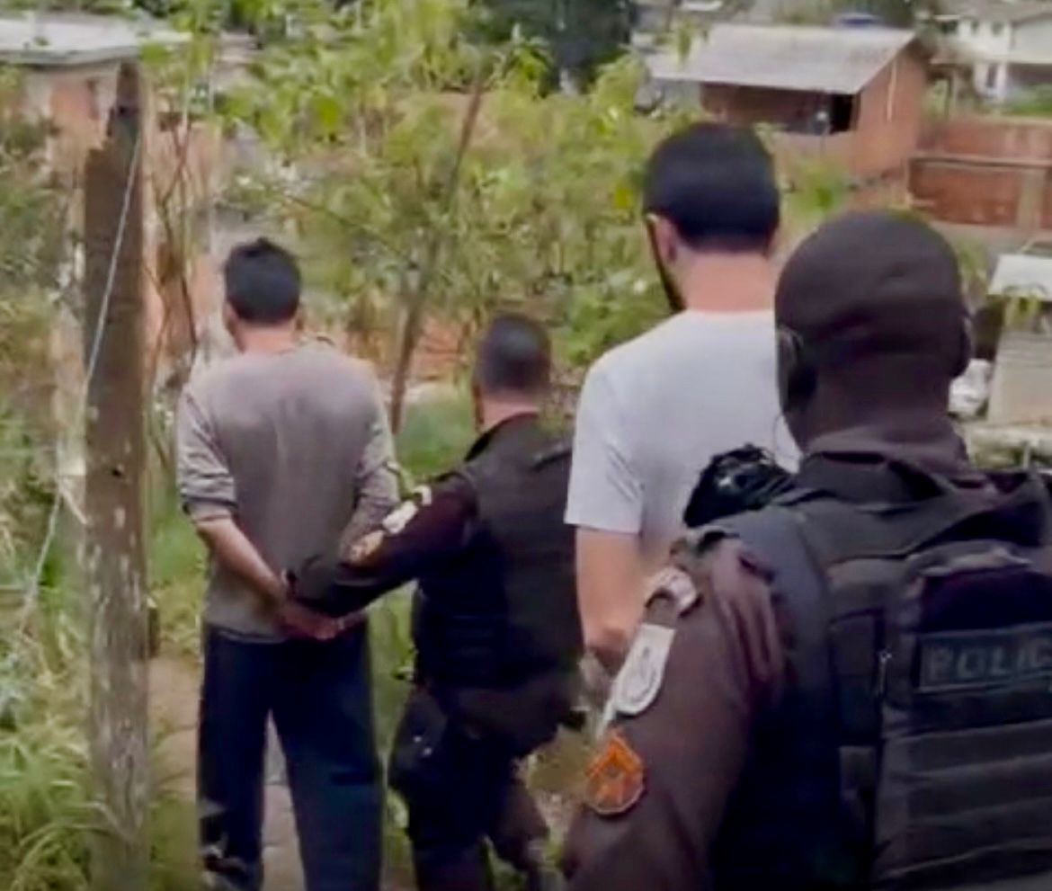 Foragidos da justiça de Minas Gerais são presos, em Petrópolis