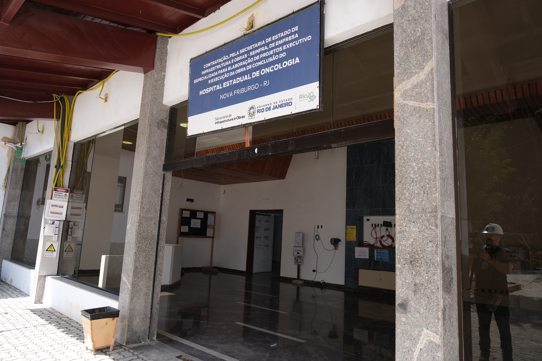 Cláudio Castro vistoria obras do Hospital Estadual de Oncologia, em Nova Friburgo