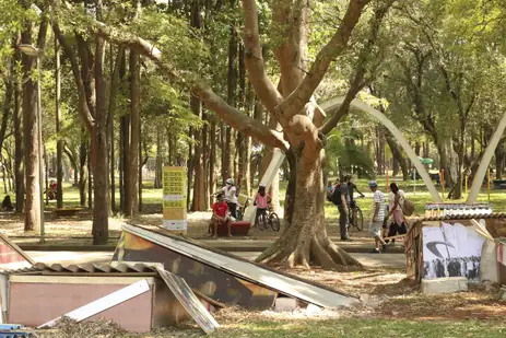 Rovena Rosa/Agência Brasil Instalação Entre o mundo e eu - a caminho de casa, da artista Diran Castro, na 10ª Mostra 3M de Arte, no Parque Ibirapuera