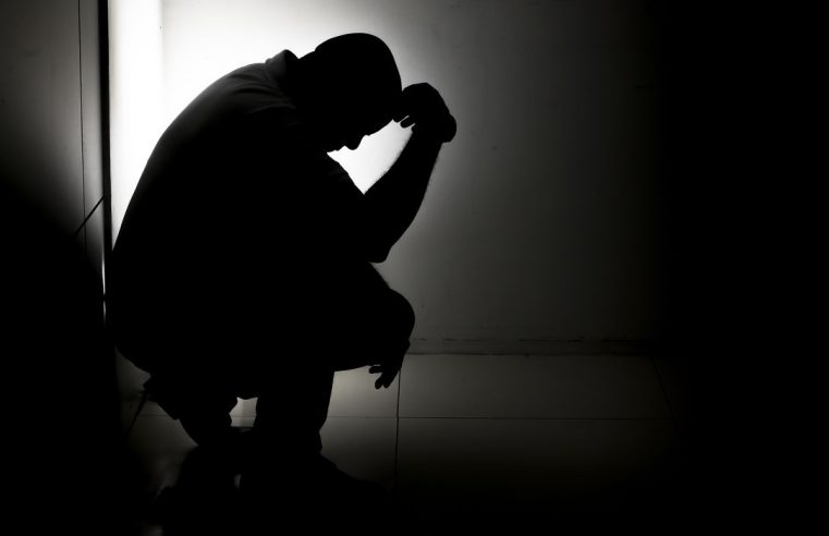 Homens estão entre as principais vítimas de suicídio no Brasil 