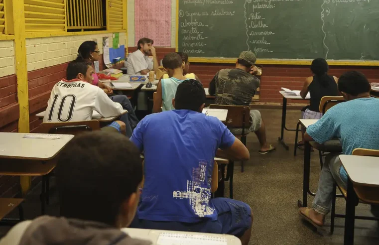 MEC cria programa de apoio a escolas públicas com aulas noturnas