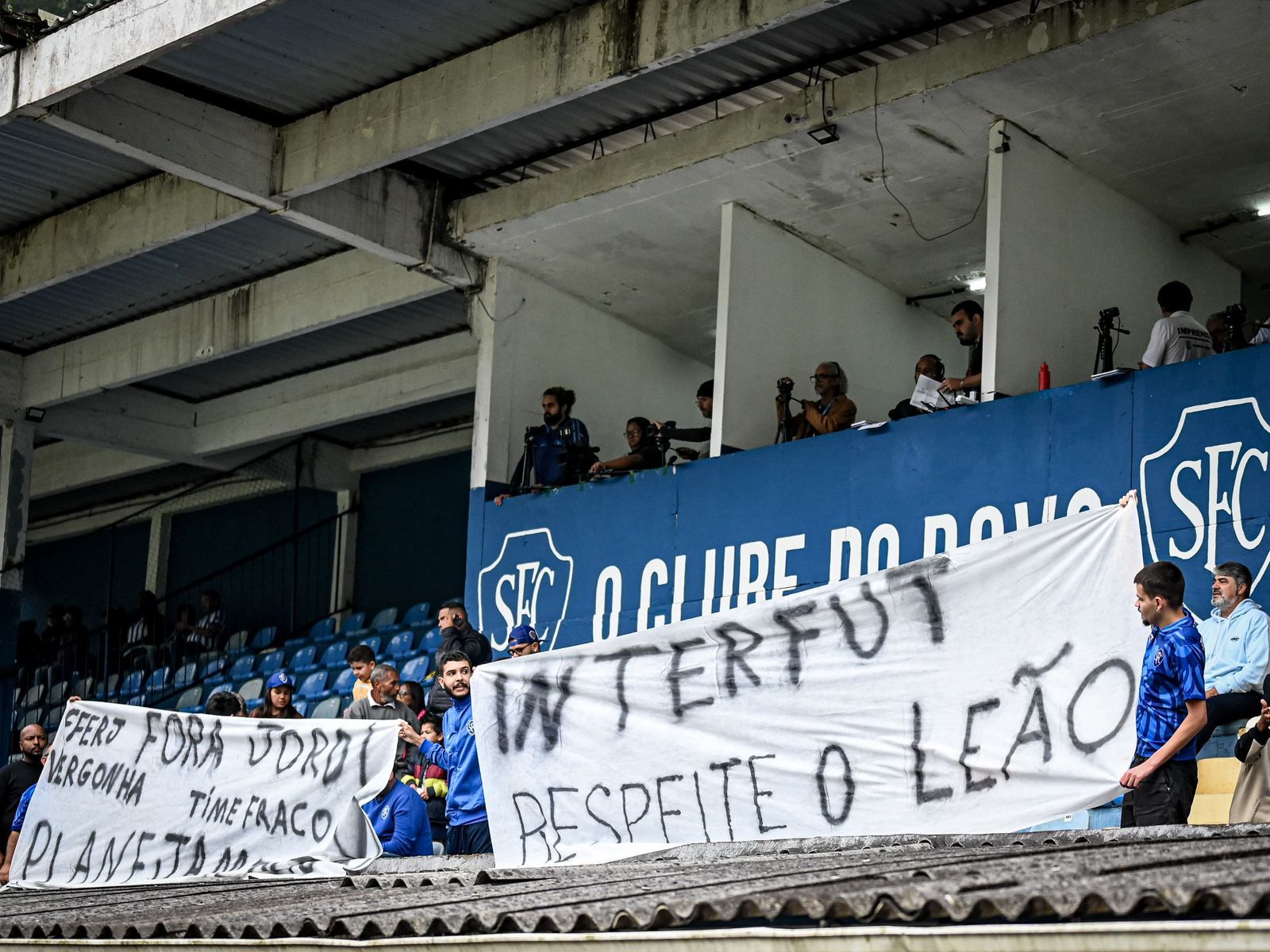 Torcida critica diretoria do Serrano FC