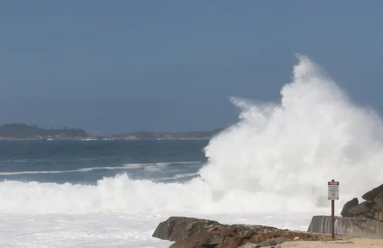 Mau tempo causa ressaca e muda paisagem do Rio de Janeiro