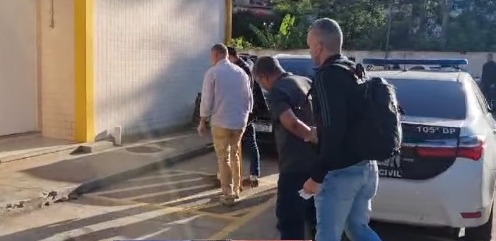 Dois homens são presos por utilizarem documentos falsos para o saque de benefícios em um banco no Centro de Petrópolis