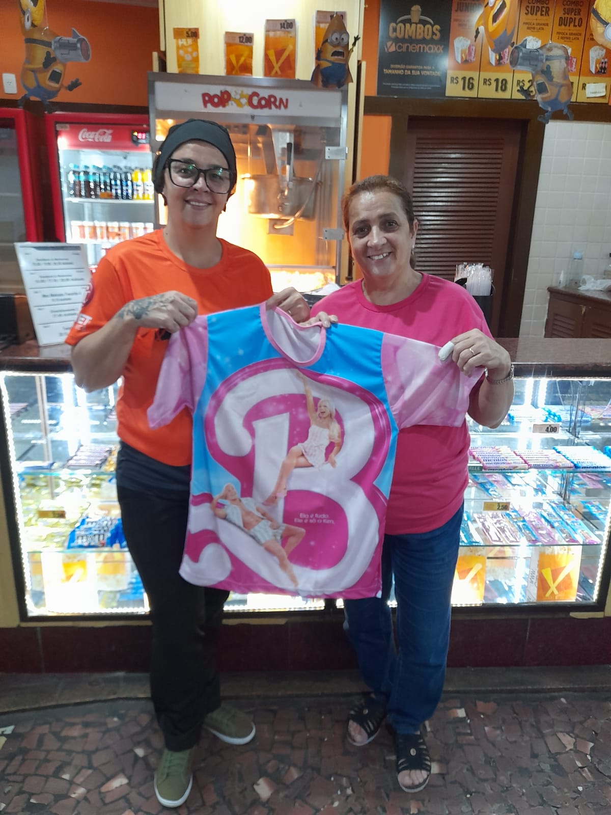 Rede Cinemaxx fortalece parceria com a APPO ao doar camisas do filme “Barbie” para arrecadação de fundos
