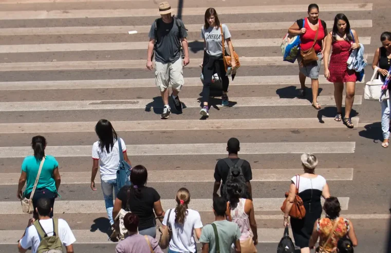 Expectativa de vida no Brasil em 2023 chega a 76,4 anos