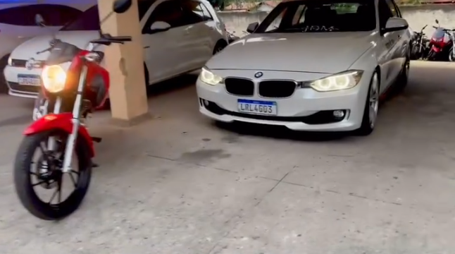 Polícia Civil apreende um carro e uma moto que estavam sendo rifados de forma ilegal em Petrópolis