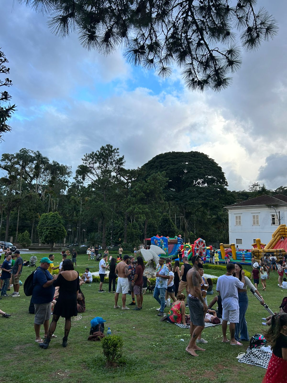 Tributos musicais marcam edição de agosto da Deguste