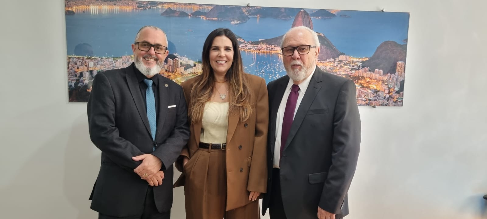 Cláudia Romano assume presidência do SEMERJ e se torna a primeira mulher a liderar a organização