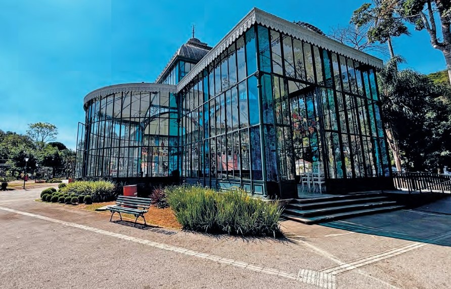 Palácio de Cristal tem valor histórico e turístico para a cidade