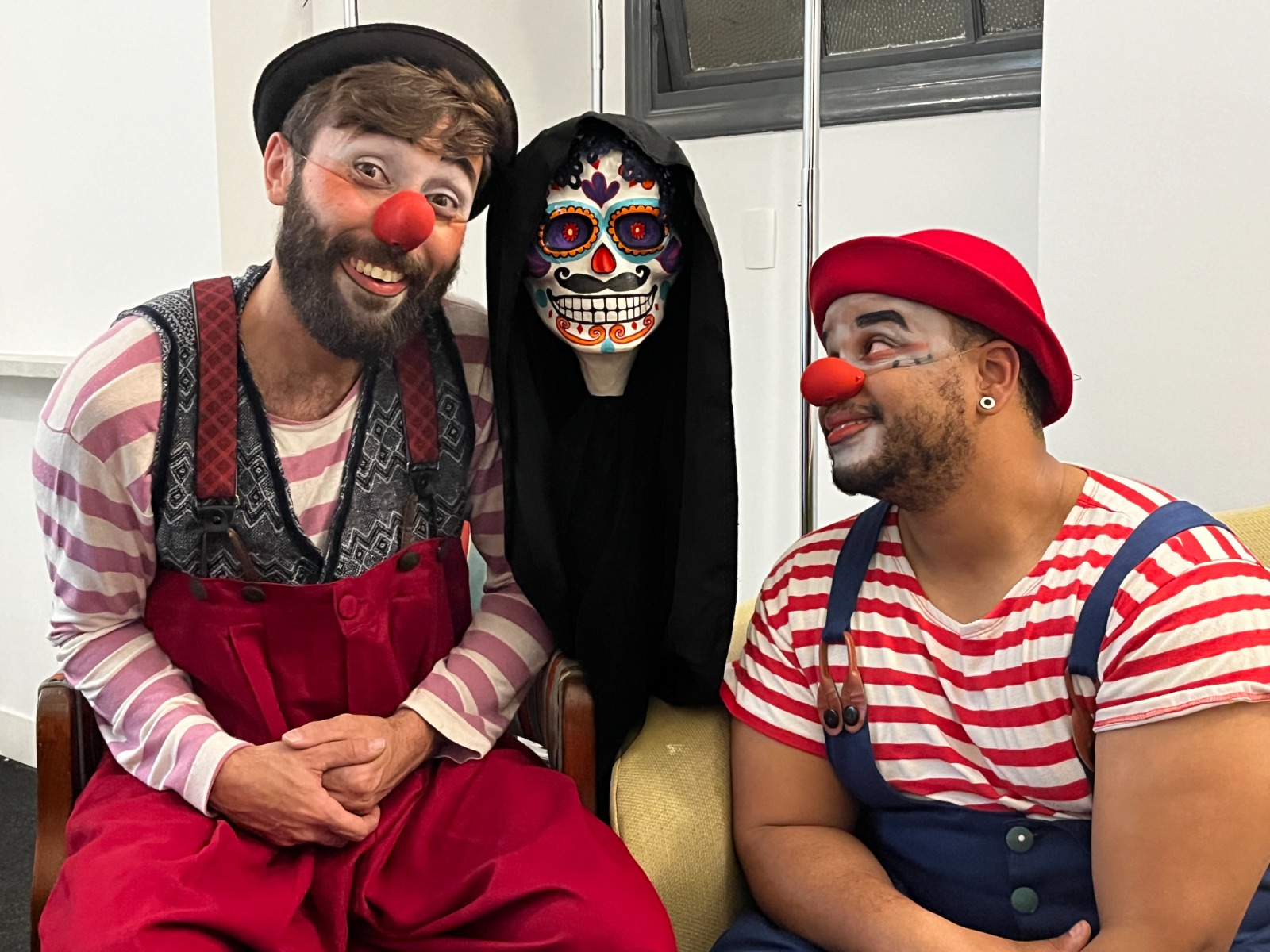 Espetáculo de circo-teatro Resta 1 alegra o domingo (25) no Sesc Quitandinha