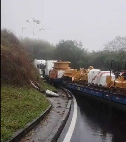 Subida da Serra está interditada na tarde deste domingo