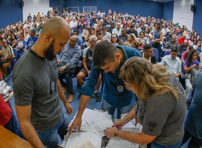 Polícia Civil promove entrega de cerca de 500 celulares roubados e furtados na capital