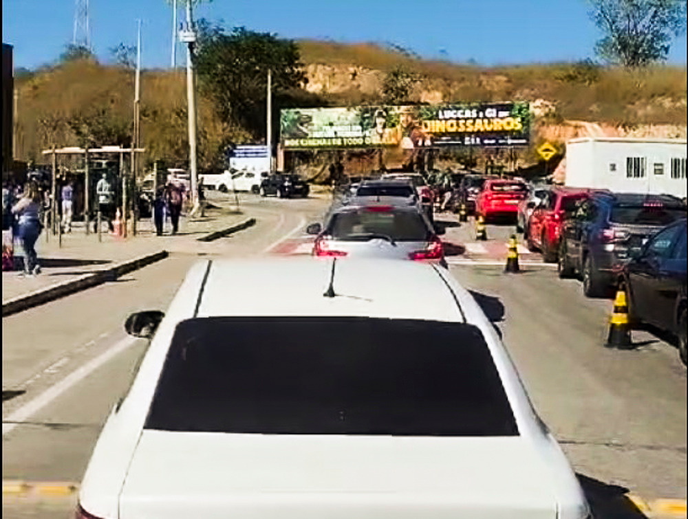 MPRJ atua para solucionar congestionamento causado pelo Parque dos Dinossauros, em Miguel Pereira