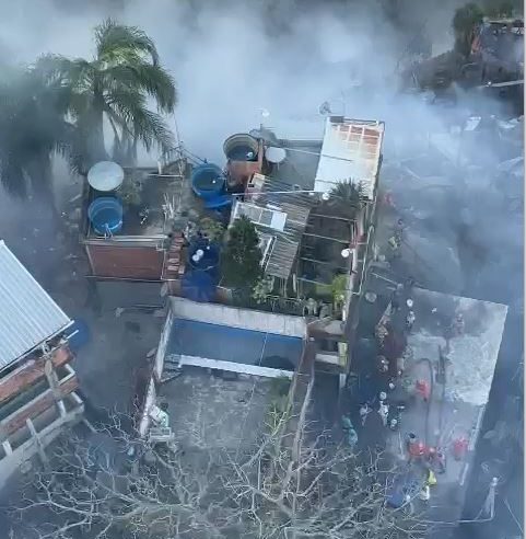 Bombeiros combatem incêndio no Pavão-Pavãozinho