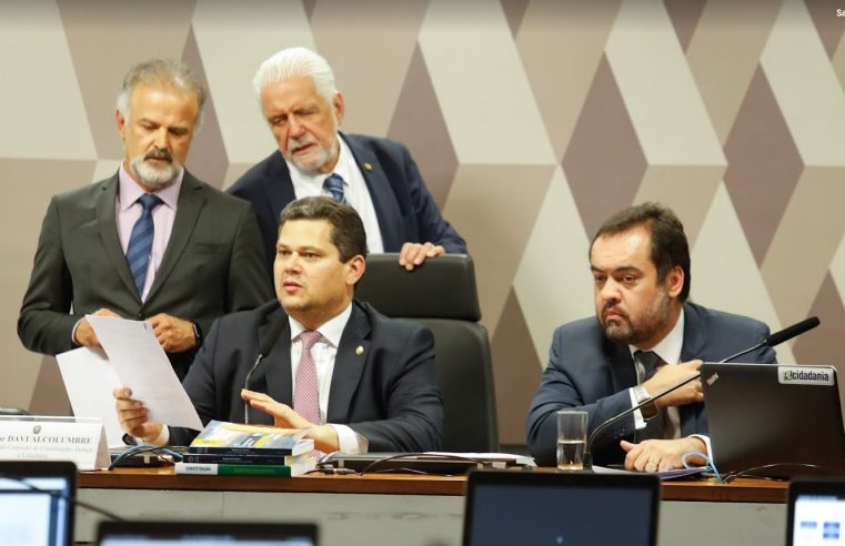 Cláudio Castro comemora vitória na votação do projeto de lei para renegociação das dívidas dos estados no Senado