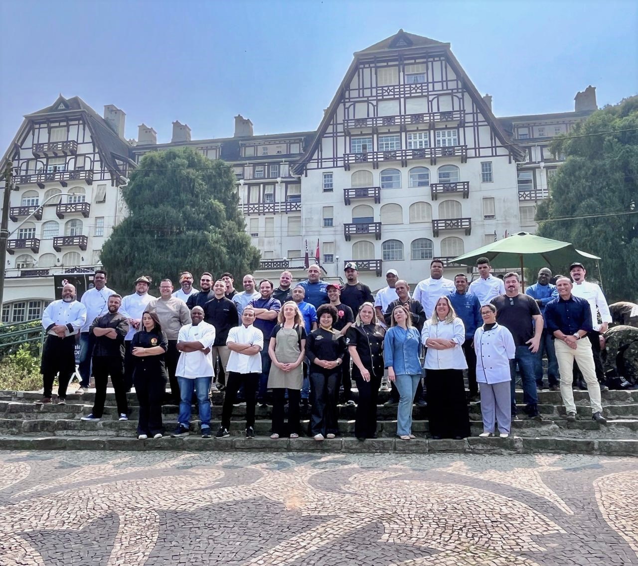E foram dados os primeiros acordes: chefs posam para foto oficial do Petrópolis Gourmet