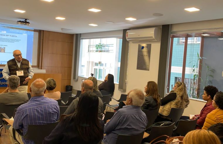 CDL Petrópolis oferece treinamentos para atendimento e gestão gerencial