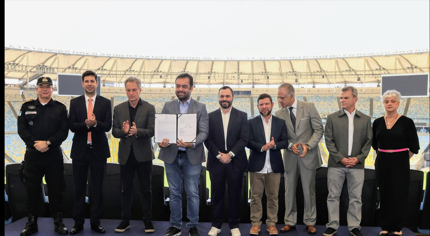 Governador Cláudio Castro assina contrato de concessão do Complexo Maracanã com consórcio vencedor da licitação