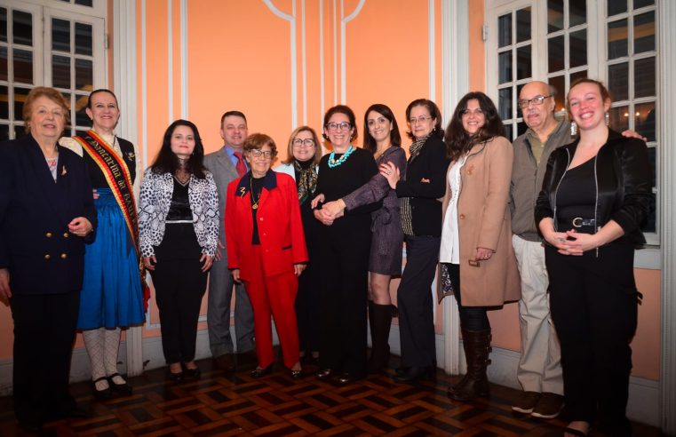 Academia Brasileira de Poesia celebra 41 anos no Palácio de Cristal