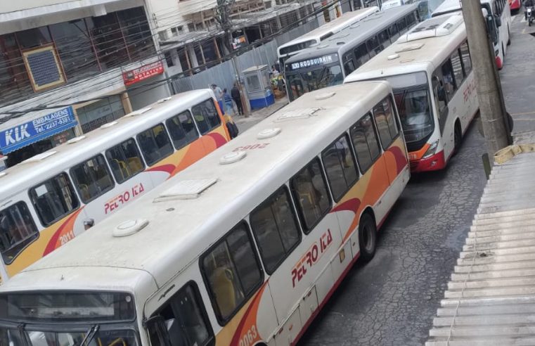 Trabalhadores da Petro Ita mantêm paralisação no Terminal Rodoviário de Petrópolis