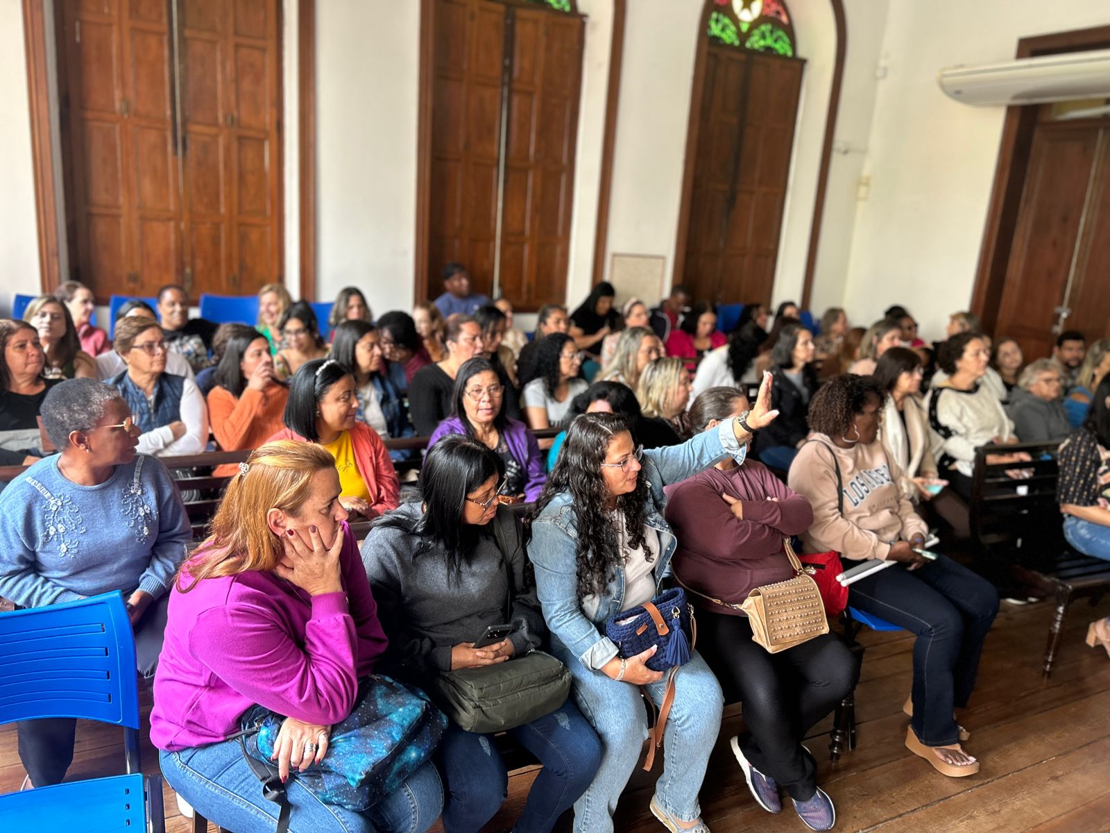 Campanha capacita agentes comunitários de saúde para combater o abandono de animais em Petrópolis