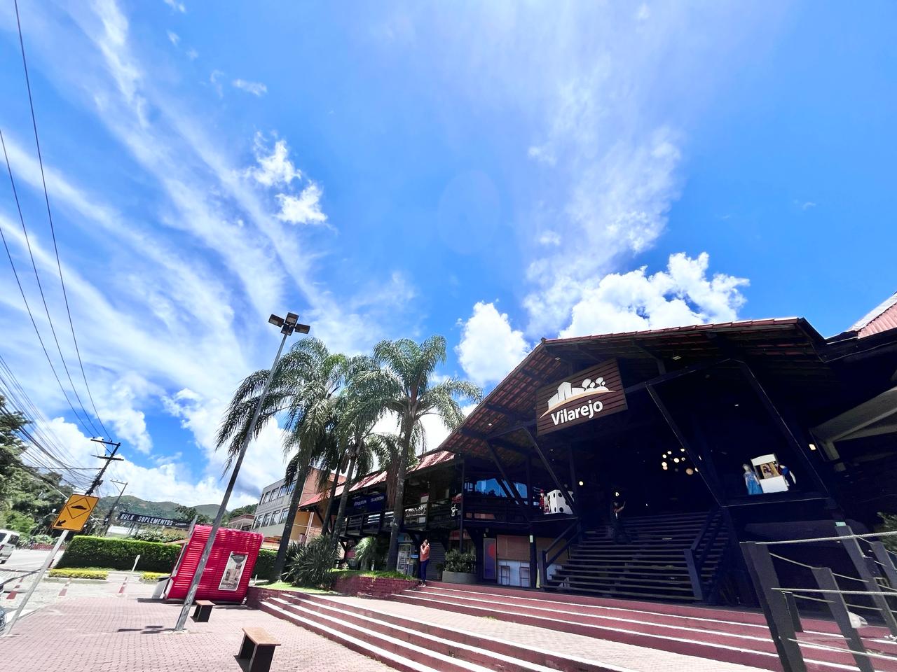 Vilarejo celebra a chegada da primavera com música, gastronomia e moda