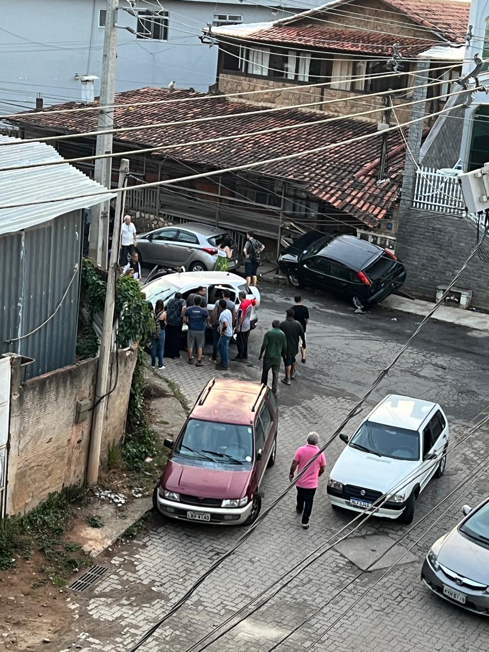 Acidente com dois carros é registrado em Nogueira na última segunda-feira (23)