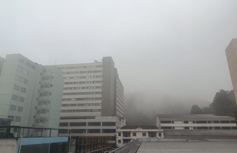 Tempo vira e “ruço” petropolitano volta a marcar presença na cidade