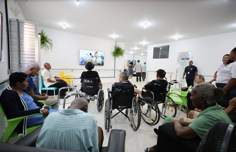 Cláudio Castro entrega Centro de Referência em Atenção à Pessoa Idosa a moradores do Cesarão, Zona Oeste