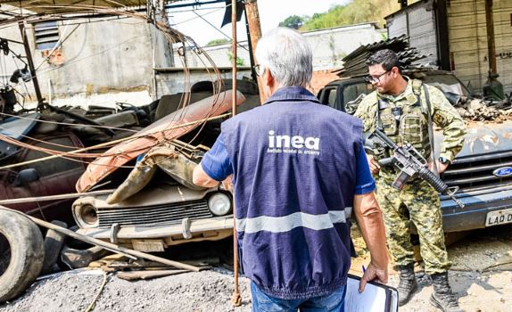Agentes da Operação Desmonte fecham três ferros-velhos em Nova Iguaçu