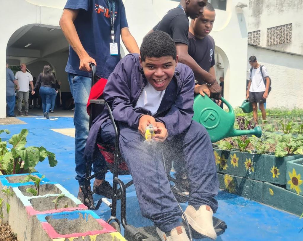 Inauguração da horta sensorial em Magé promove acesso igualitário para alunos com deficiências
