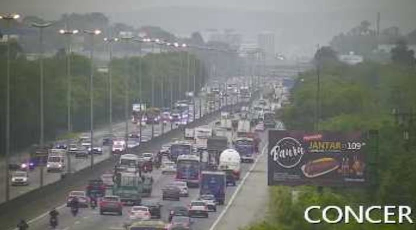 Manifestação na Reduc e Serra de Petrópolis com neblina e chuva fina