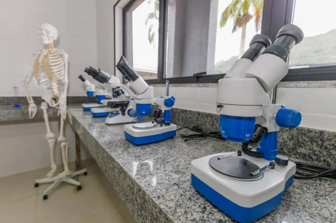 Prefeitura e Governo do Estado inauguram segundo Laboratório de Iniciação Científica ‘Intramuros’, em Teresópolis, nesta quarta-feira, 18