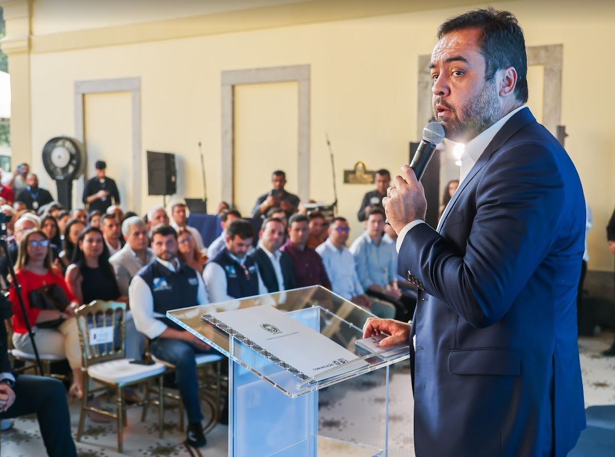 Governador Cláudio Castro lança o programa Limpa Rio Margens