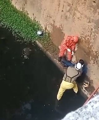 Motociclista cai dentro do Rio na Avenida Barão do Rio Branco nesta sexta-feira
