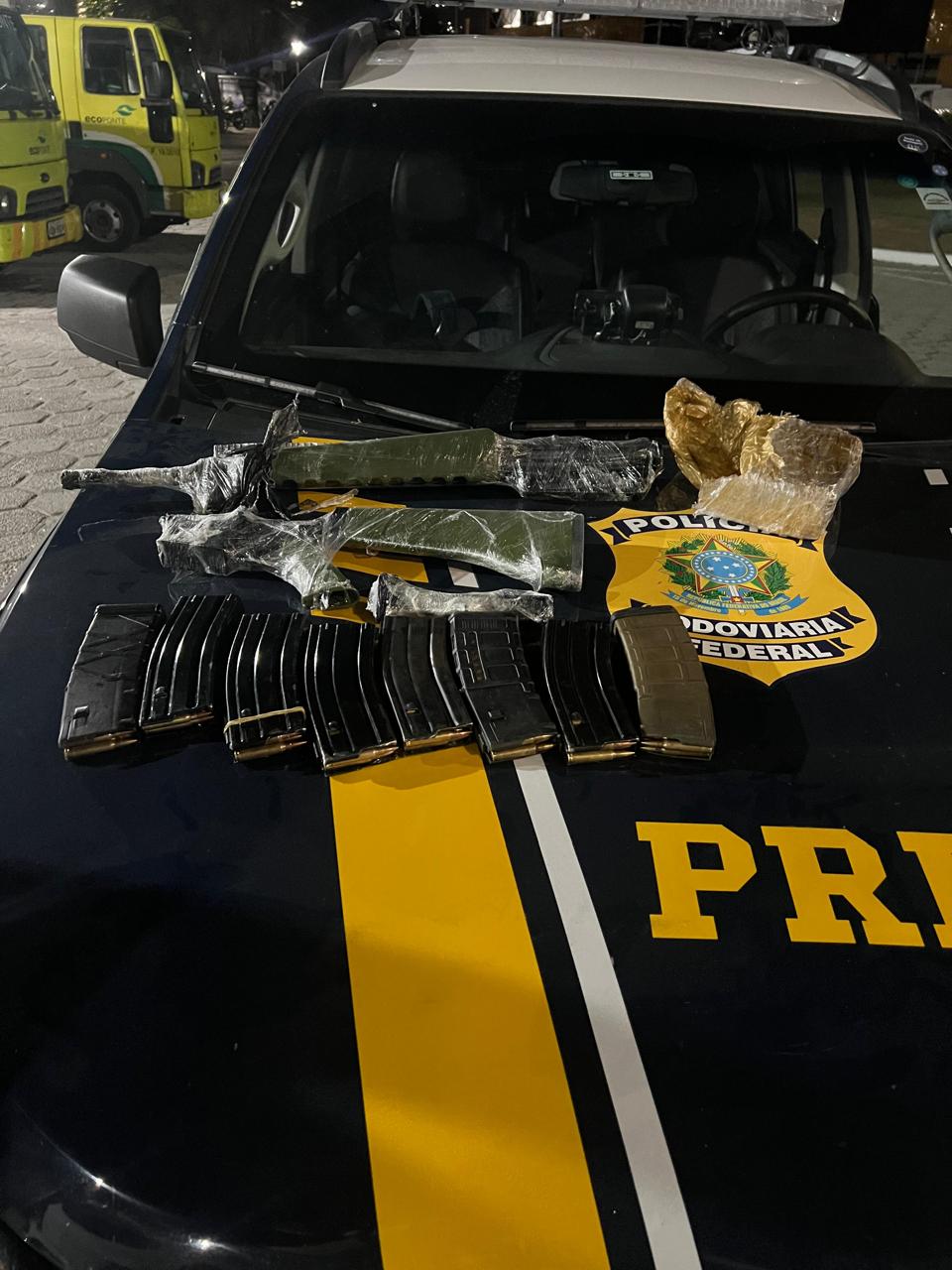 PF e PRF prendem homem transportando fuzil, carregadores e munições, na Ponte Rio-Niterói