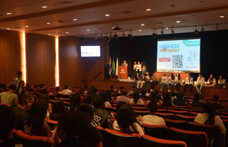 UNIFASE das Profissões: alunos do Ensino Médio têm experiência imersiva na vida acadêmica
