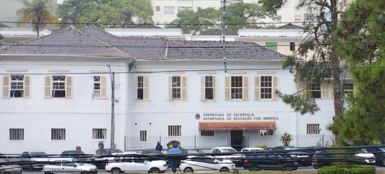 Estagiários da Educação denunciam atrasos nos salários